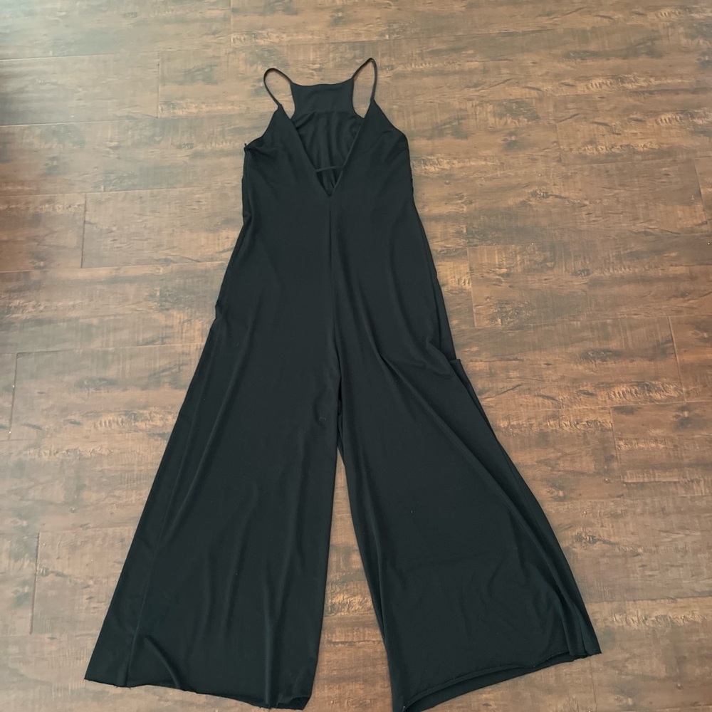 Black Zara jumper with low v-cut
